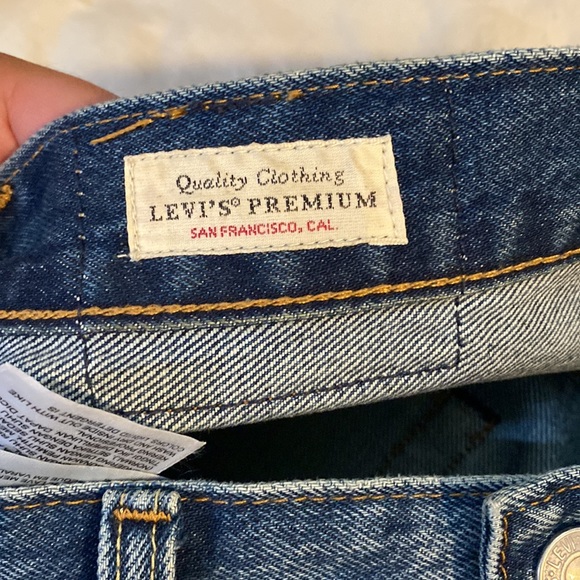 Size 28 Levi’s - Picture 3 of 6